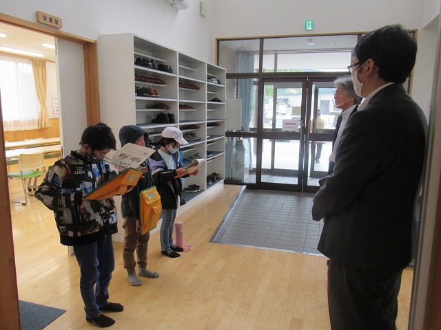 ���،�����